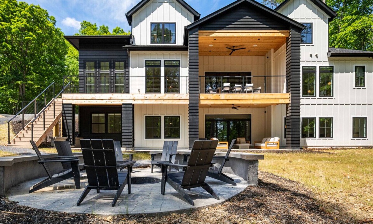Mineral House | New! LKA Waterfront w/Game room, Theater, Hottub