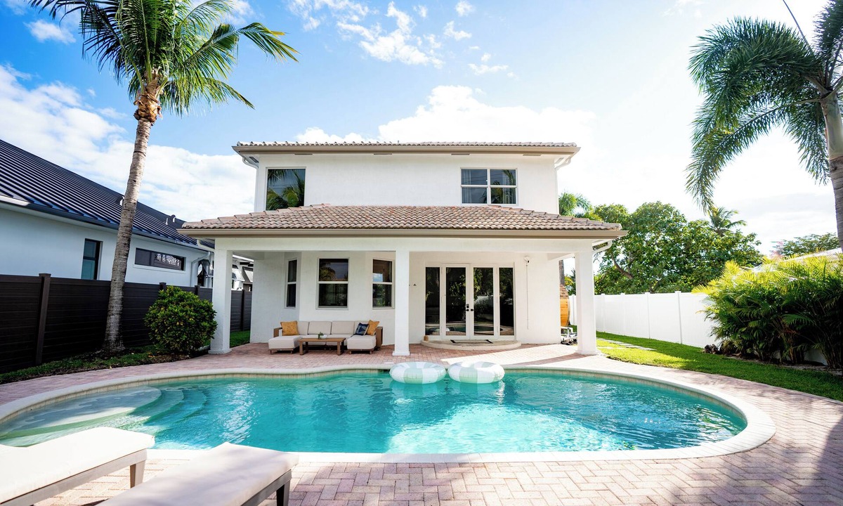 Delray Beach House | NEW Luxe Wellness Retreat - Private Gym, Pilates, Sauna, Pool