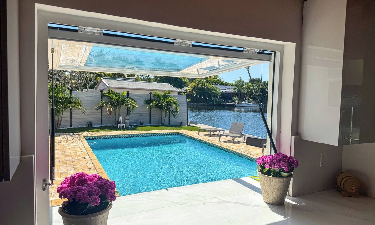 North Central Hollywood House | New Luxury Waterfront Villa - Pool Beach Casino
