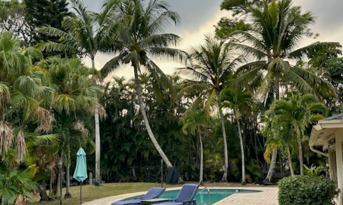 Lake Worth House | NEW! Private Tennis Ranch in Lake Worth - Serene & Tranquil Retreat, BBQ & Pool!