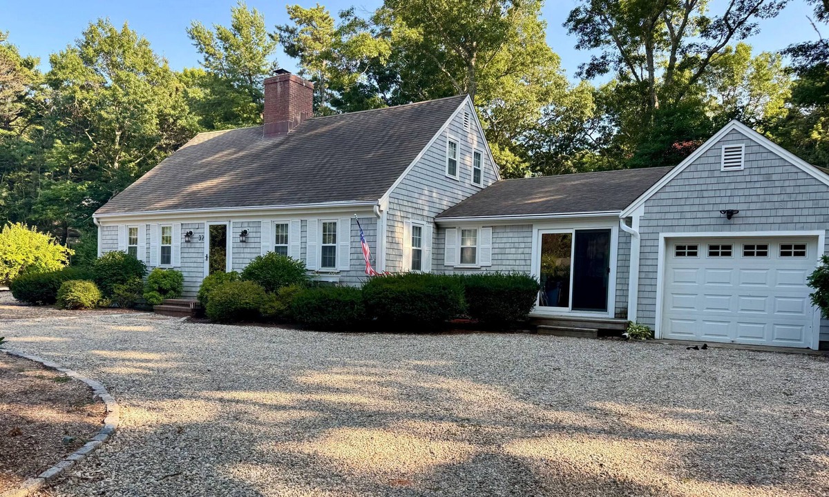 Mashpee House | New Seabury Getaway | Pond Paddles & Beach