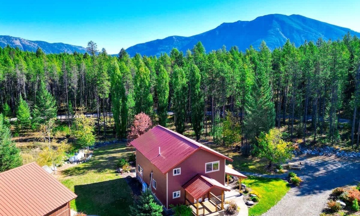 West Glacier House | New West Glacier Gem! RV's Welcome! Secluded!