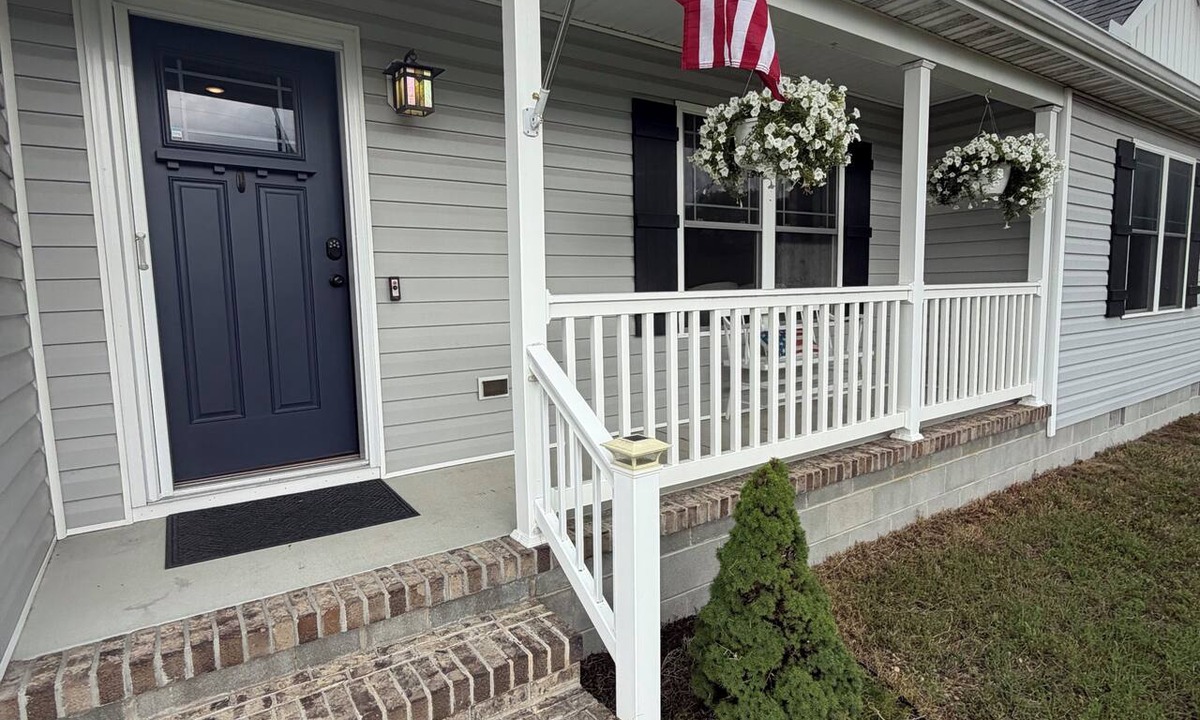 Milton House | Newer Charming 3BR Home - Near Sports at the Beach & 10 miles to Lewes Beach!