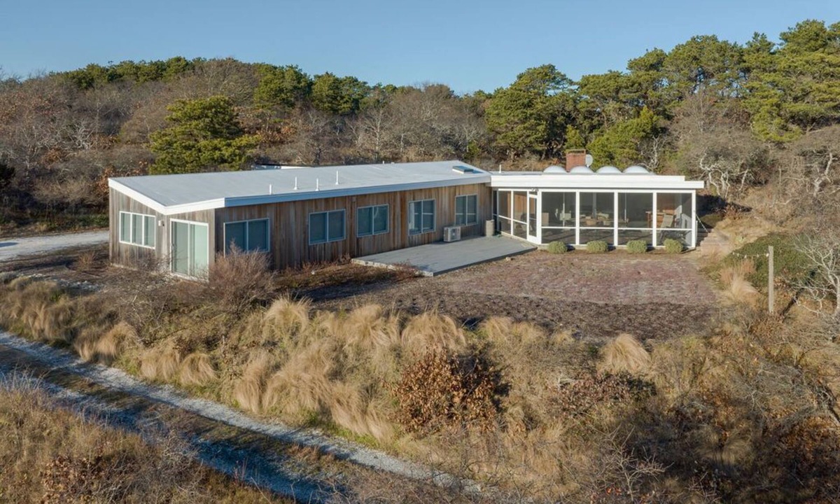 Wellfleet House | Newly Reno'd GORGEOUS, Water View, Beach Access (CS0034)