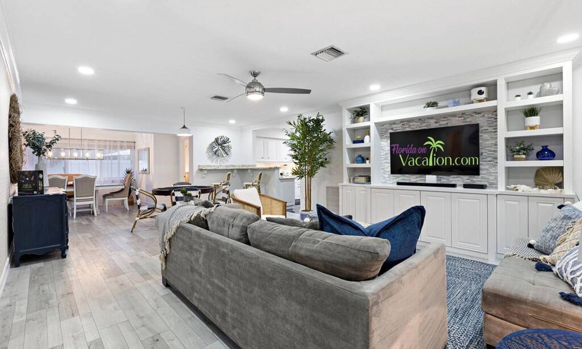 Santa Barbara Estates House | Newly Renovated 3 Bedrooms Near the Beach and Rest