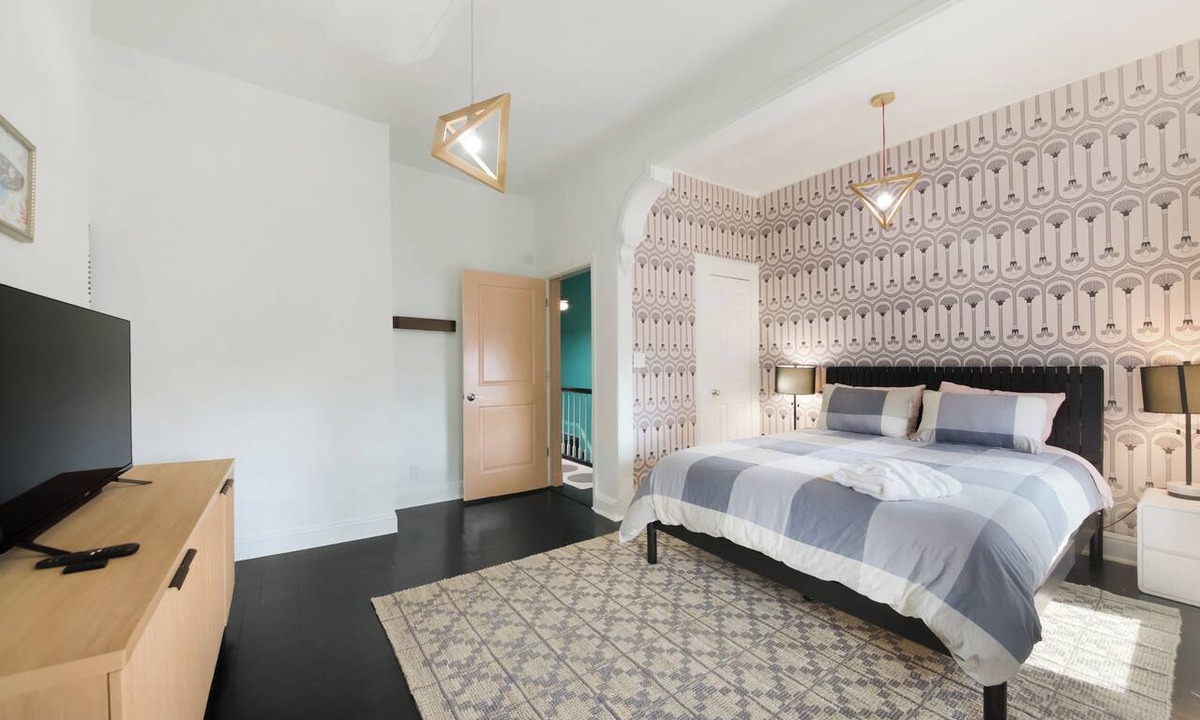 McGinley Square Apartment | Newly Renovated Spacious 3BR Family & Pet Friendly Retreat