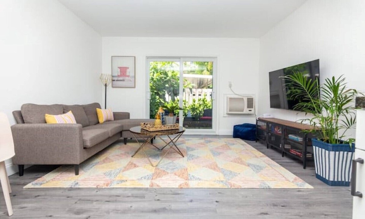 Middle River Terrace Apartment | Newly Renovated 1 bedroom with large garden