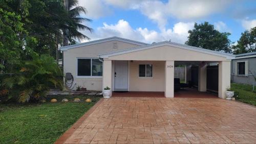 North Miami Beach House | NMB House Park Beach Nearby