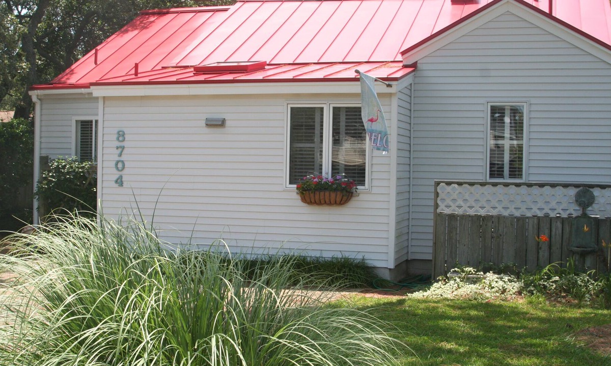 Northeast Virginia Beach Cottage | NORTH END! Flamingo Cottage - 1 block to beach, all linens, excellent reviews!