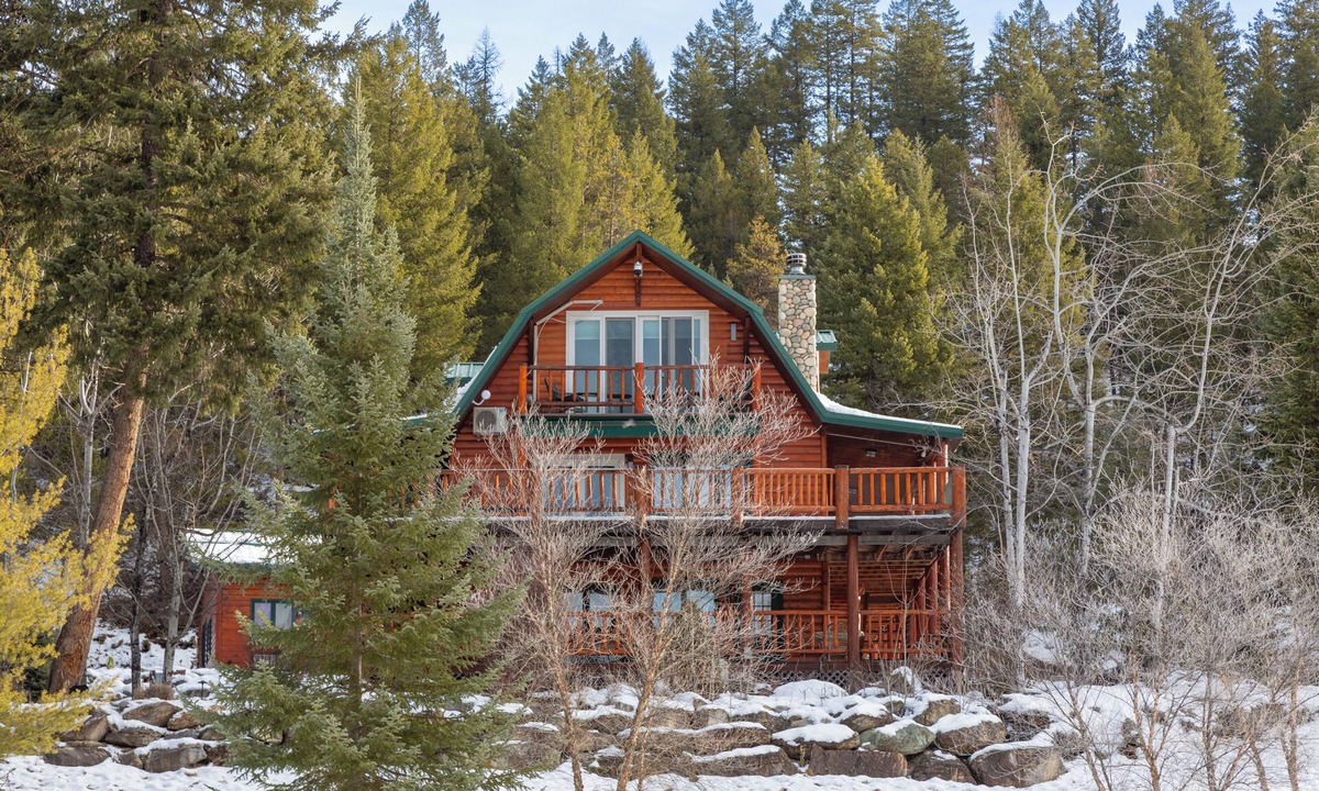 Whitefish Cabin | Northstar Ranch, 14 people, 40 acres, perfect group retreat
