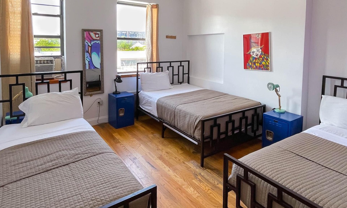 East Williamsburg Hostel | NY Moore Hostel