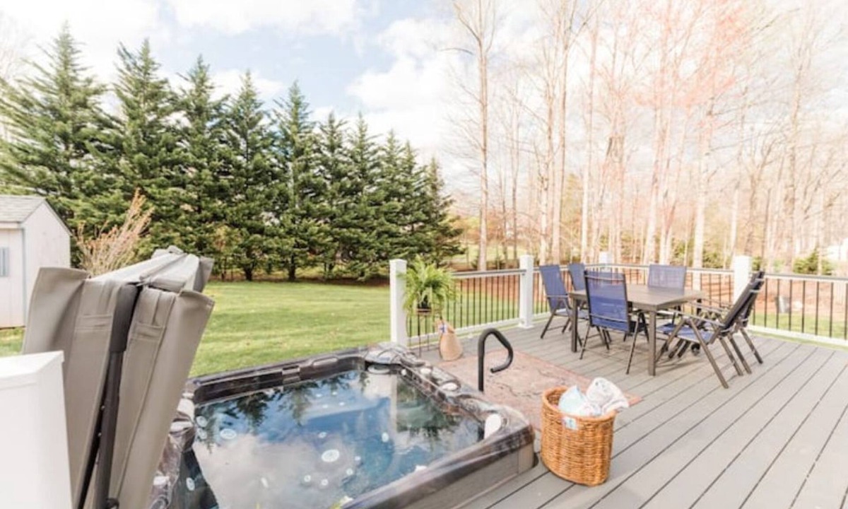 Forest House | Oak Grove Retreat-hot tub/family and pet friendly