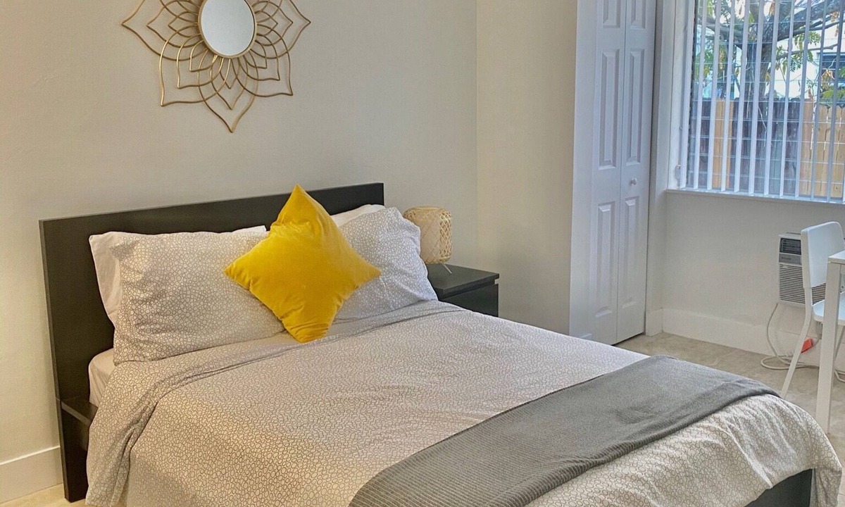 Royal Poinciana Hotel | Oasis at Hollywood - Sleeps 4 - Unit 5