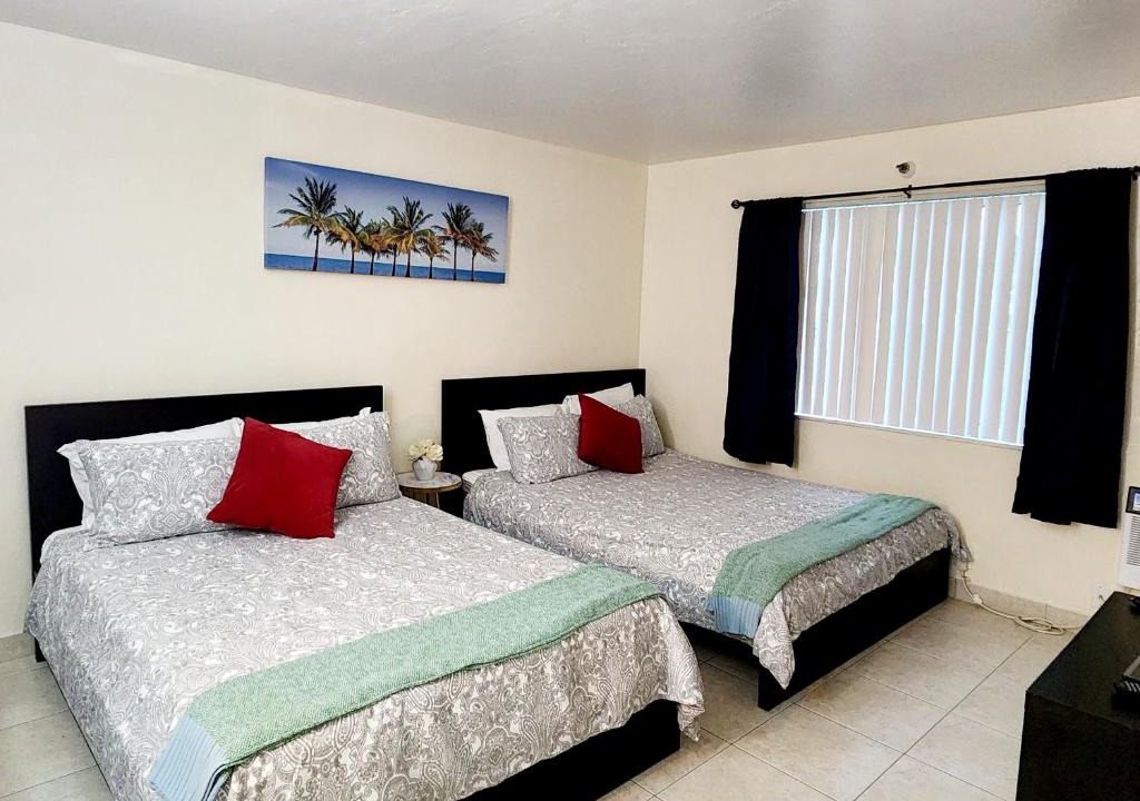 Royal Poinciana Apartment | Oasis at Hollywood Unit 7 - Sleep 5