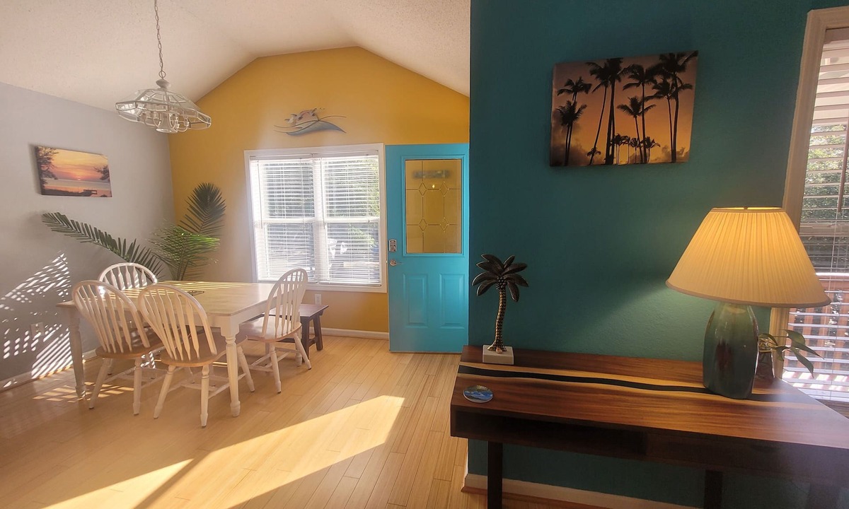 Colington House | OBX~Beach~Sunsets~Bike Path~Mini Golf~Seafood~Shops~All within 1/2 mile away