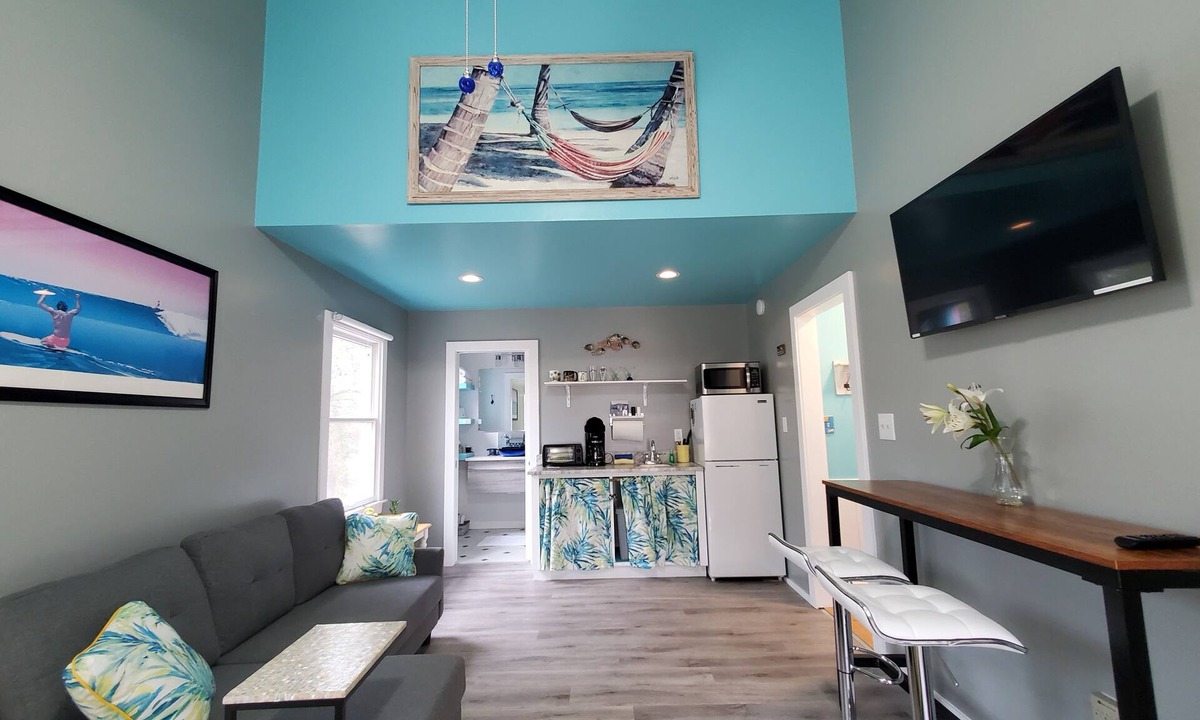 Colington Apartment | OBX~Sunset View~Gazebo~Bike Path~Walk to Beach~Free Bikes & Kayaks~Super Clean!
