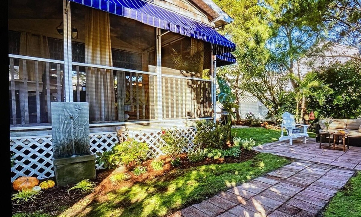 Dewey Beach House | Ocean block 5 BR home with fenced-in yard, steps to bch, Great for entertaining!