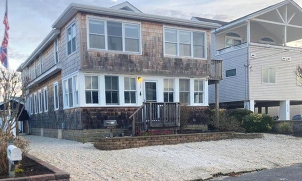 Ship Bottom House | ocean block. WiFi. Beach badges. Ship Bottom 151208
