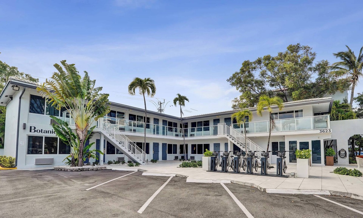 Galt Mile Apartment | Ocean Blvd Double Suite with Kitchenette at The Botanica!