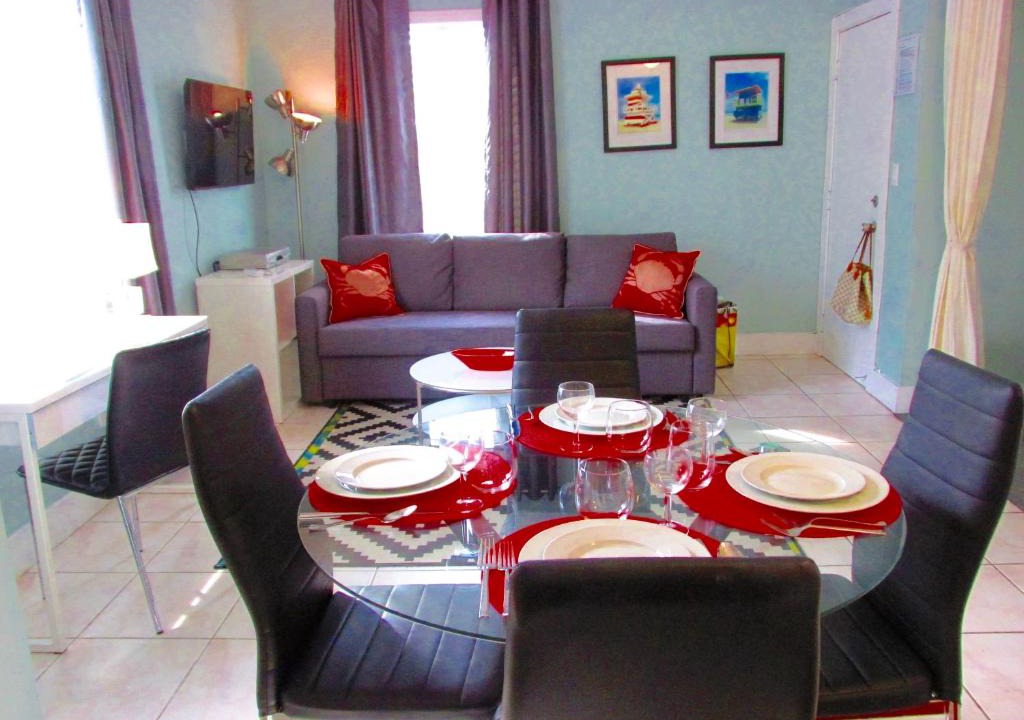 Mid Beach Apartment | Ocean Breeze