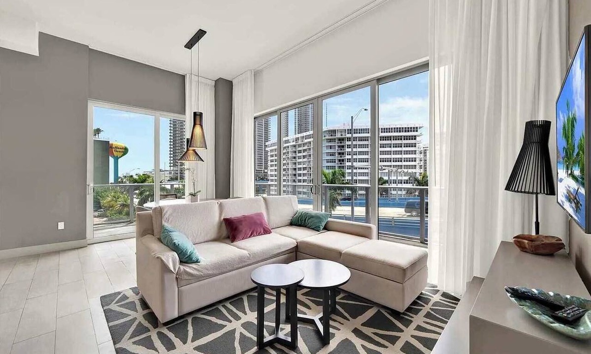 Hollywood South Central Beach Apartment | Ocean Escape with Resort-Style Amenities