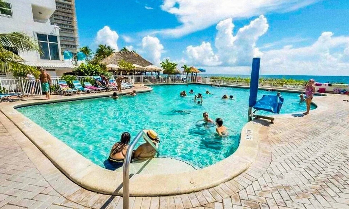 Bermuda Riviera Condo | Ocean Front Resort 7th Floor