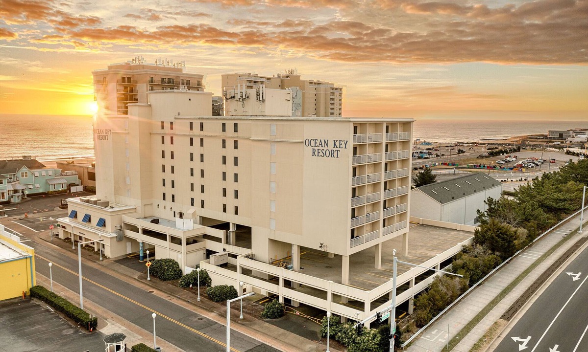Northeast Virginia Beach Condo | Ocean Key Resort 1BR 1BA Sleeps 4 Free Bike & Beach Chair Use. ALL FEES INCLUDED
