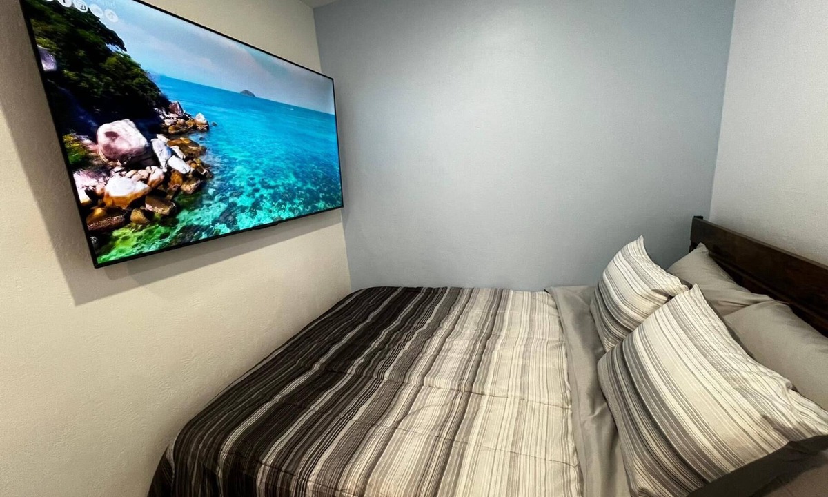 Lake Ridge Apartment | Ocean Oasis Studio 5 minutes to beach