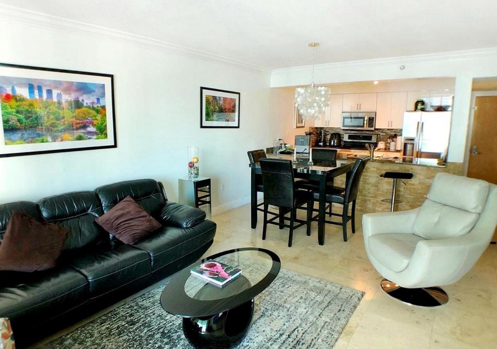 Hollywood Apartment | Ocean View Balcony Condo with Rooftop Pool
