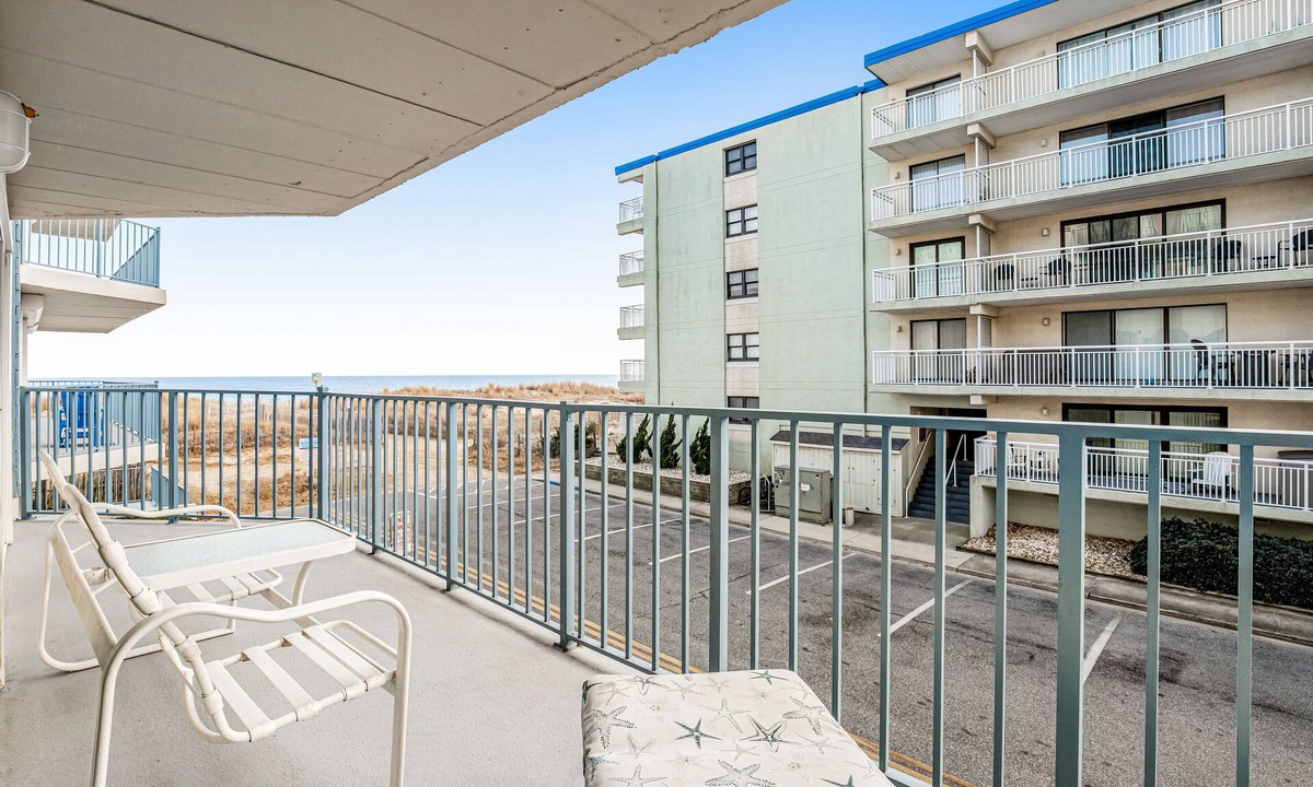 Midtown Ocean City Condo | Ocean-View Condo - 100’ to Beach - Central AC, Private Washer/Dryer, Free WiFi