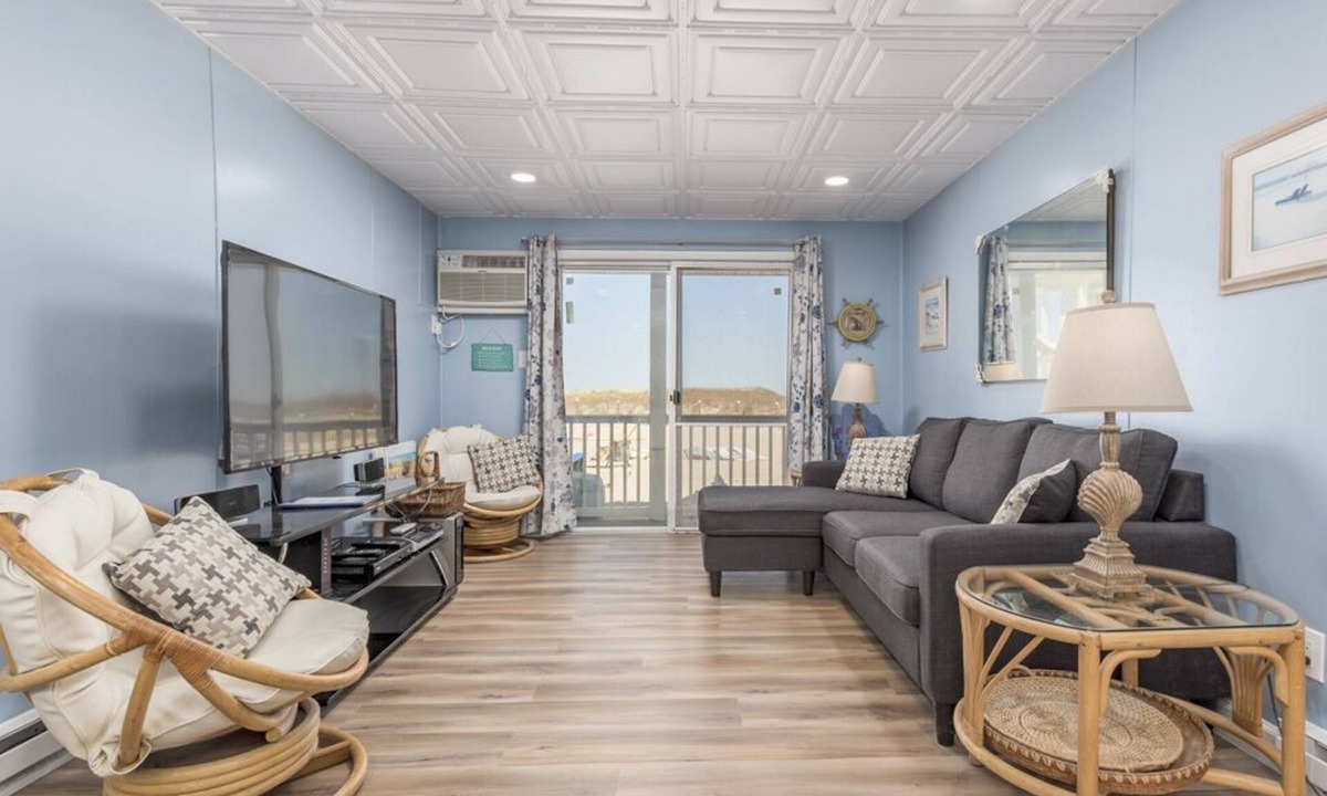 Midtown Ocean City Condo | Oceanfront condos with 3 night minimum rentals and linens included!
