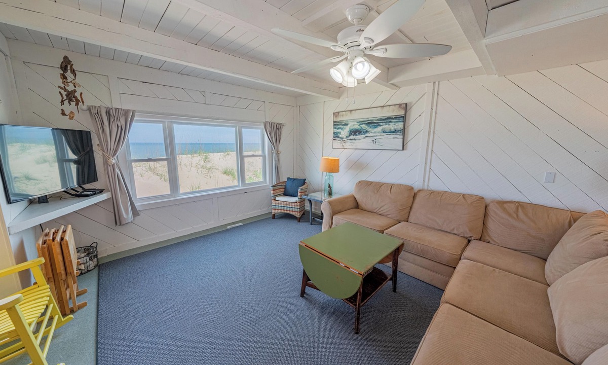 Colington House | Oceanfront Cottage - 3 bedroom & 2 bathrooms - Great Ocean Views - Pet Friendly