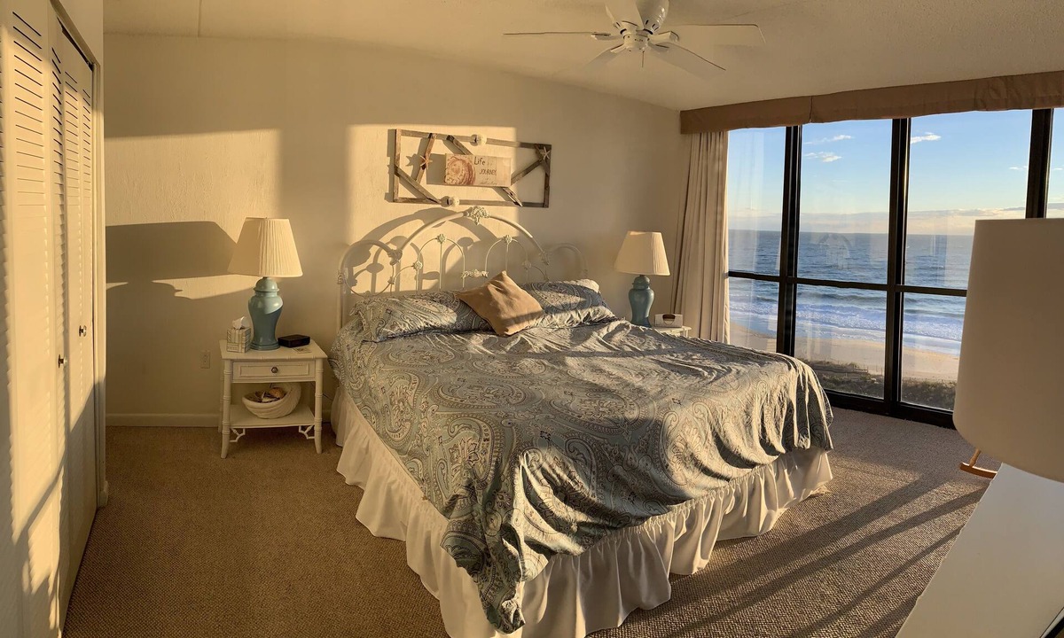 North Ocean City Condo | Oceanfront Paradise 7th Floor: Tiki Bar! Towels! Beds Made! A REAL Vacation!