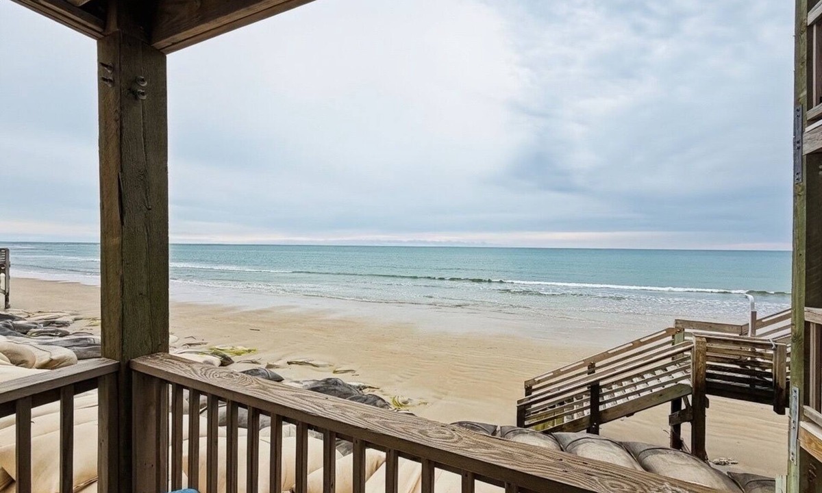 Sneads Ferry Condo | Oceanfront 1Bedroom Condo - First Floor - Sleeps 6
