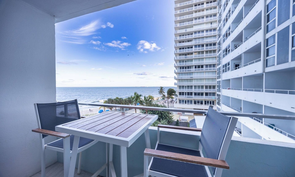 Galt Mile Condo | Oceanfront View Balcony
