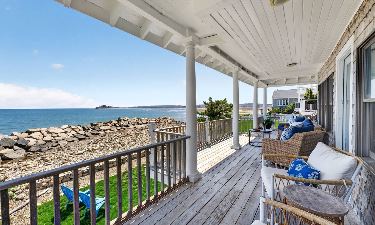 Greenbush House | Oceanfront with Views! Sleeps 10, Central AC!