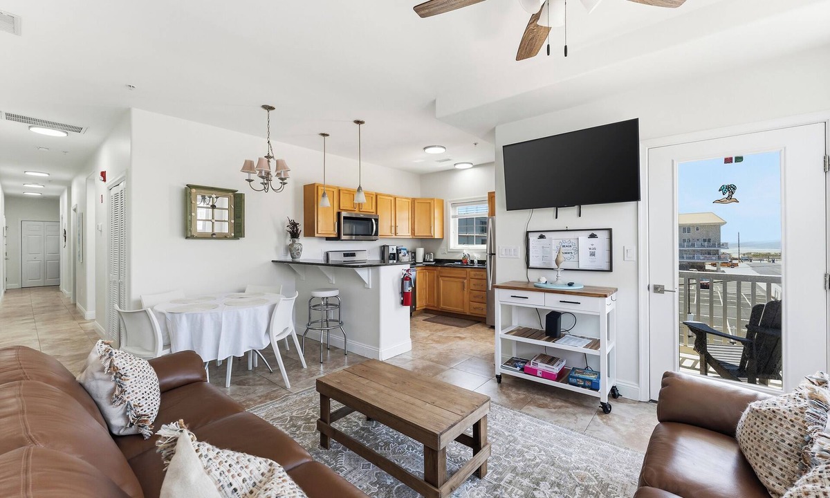 Wildwood Crest Condo | Oceanview 3BR · Pool · 1 Block to Beach · Sleeps 8