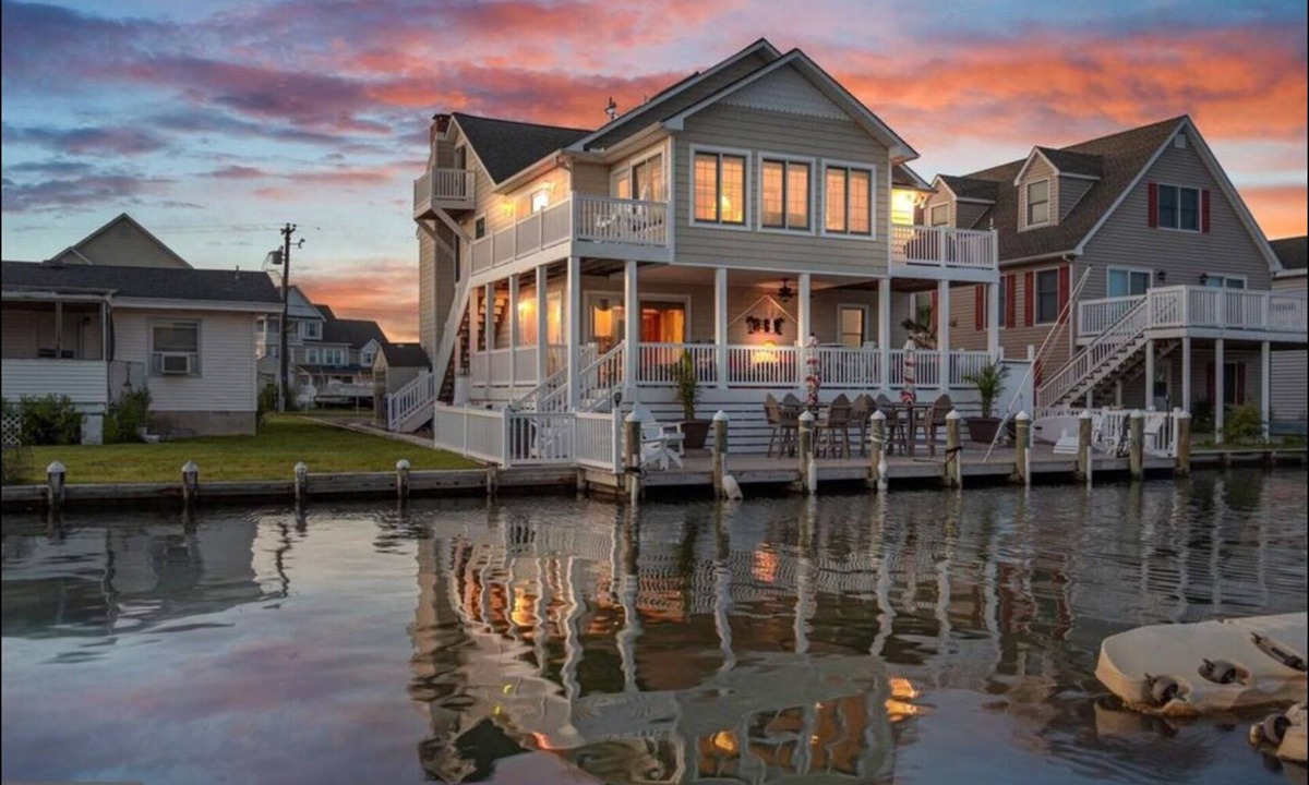 Edgewater Acres House | On canal 50ft dock, Bay view, 1 mile to the beach