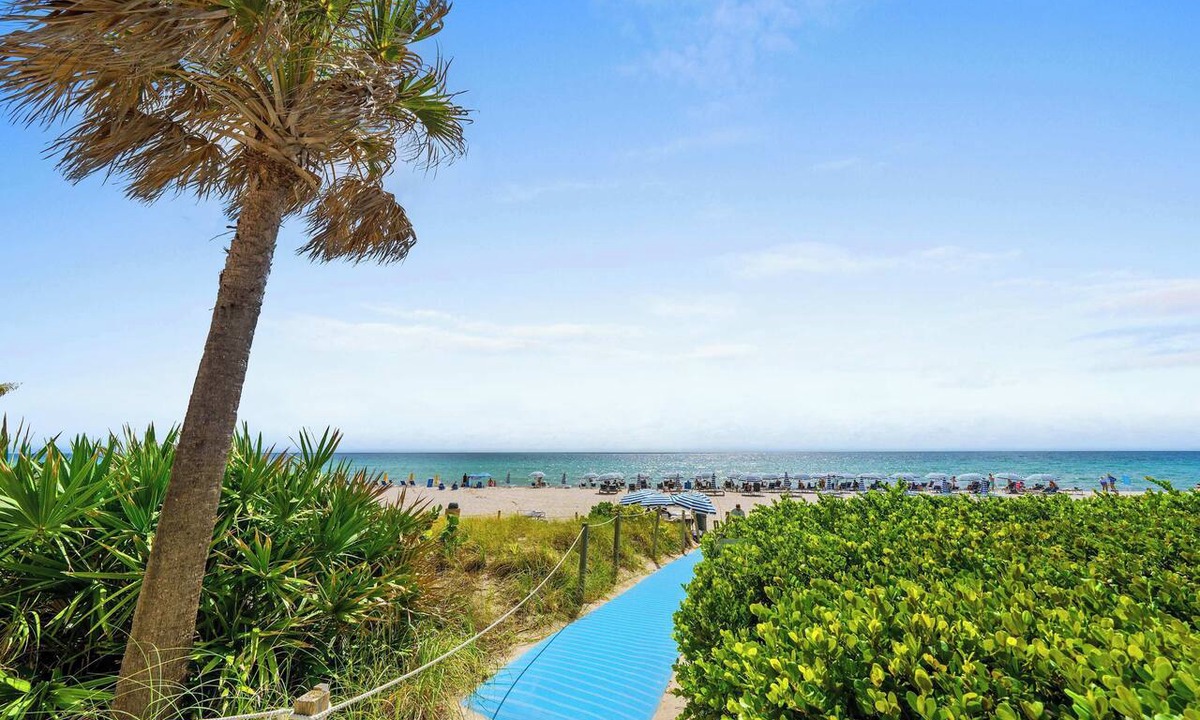 Hollywood South Central Beach Apartment | On The Beach - Ocean View - Incredible Amenities