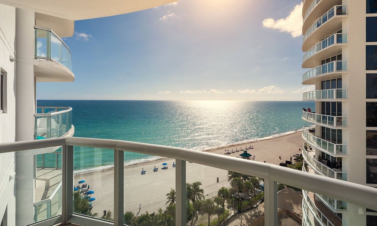 Sunny Isles Beach Resort | On the Ocean - Marenas Ocean View Apartment