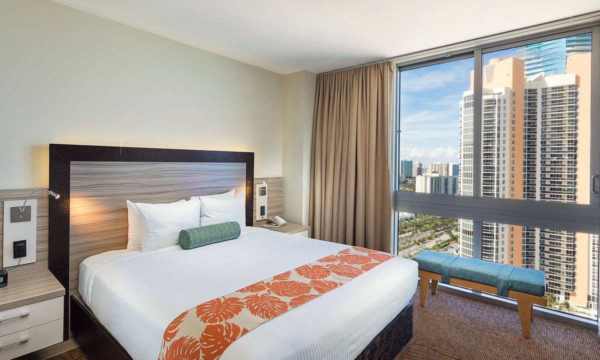 Sunny Isles Beach Resort | On the Ocean - Marenas Ocean View Apartment