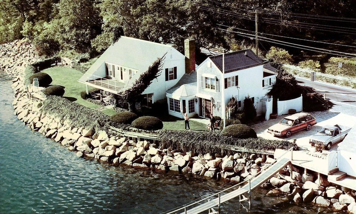 South Orleans House | ON THE WATER Topside Main House on Pleasant Bay. Sleeps 8, 3.5 baths.