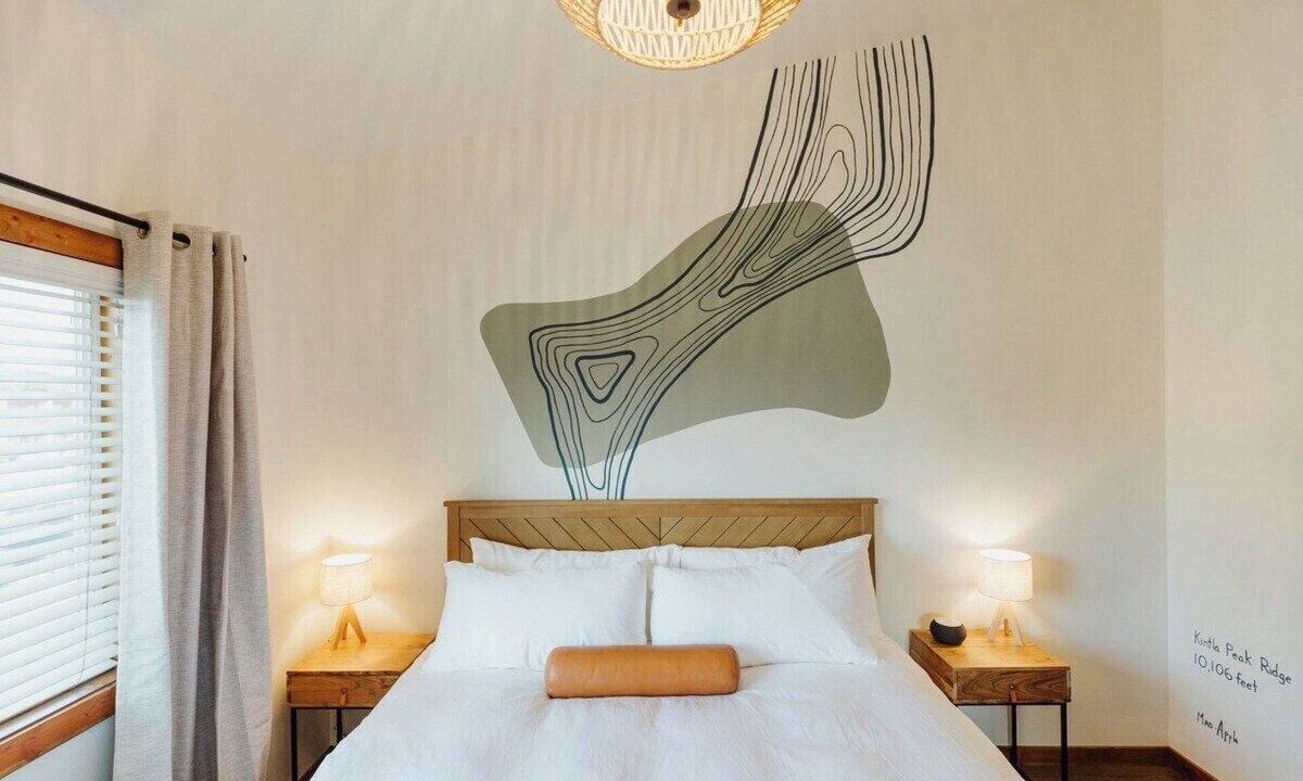 Kalispell Hotel | One-Bedroom King Deluxe Suite with Full Kitchen and Washer/Dryer in the Heart of Kalispell, MT