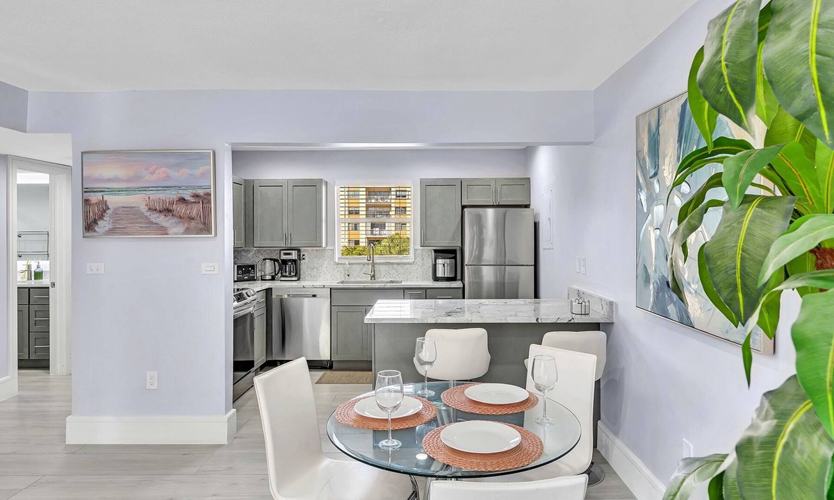 Sunny Isles Beach Apartment | One Bedroom Steps Away From The Beach | Pool!