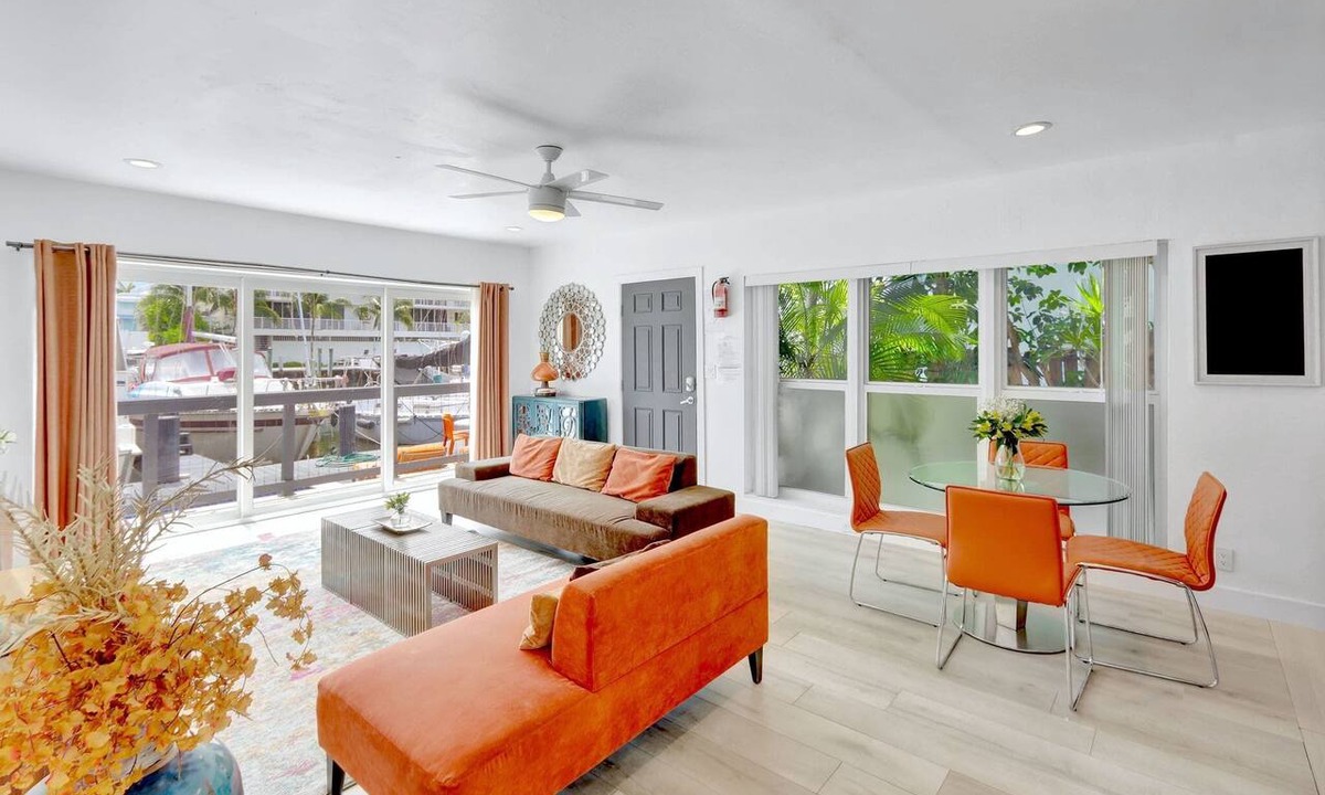 Hendricks and Venice Isles Apartment | Orange Dream on the Water