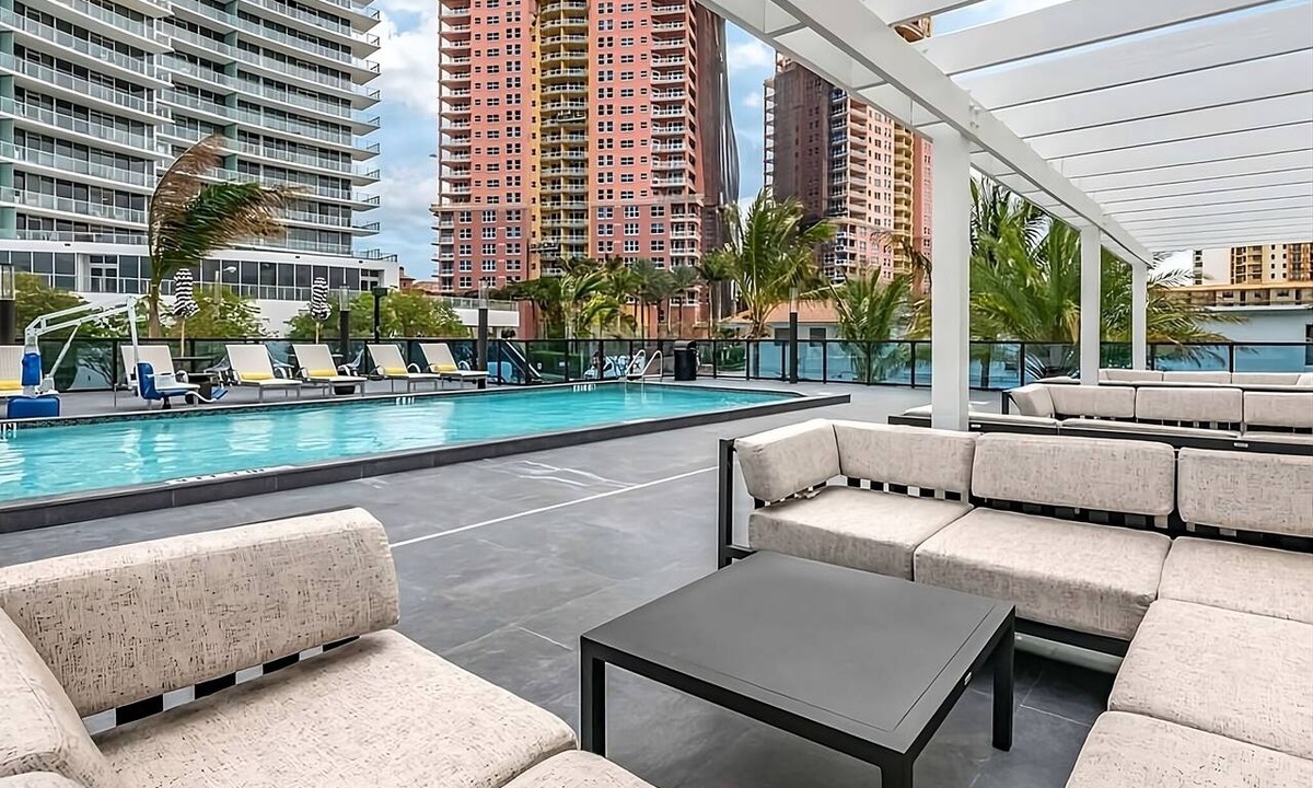 Lauderdale Beach Hotel | Outdoor Getaway! Stylish Unit Near Beach and Attraction, Valet Parking