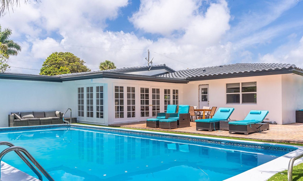 Highland Garden House | Outstanding Pool Villa in Hollywood Beach