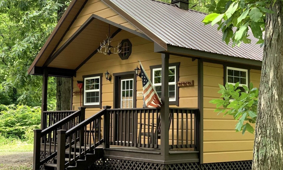 Mingo House | Outstanding Wooden Cabin Close to Hiking Trails in Monterville, West Virginia