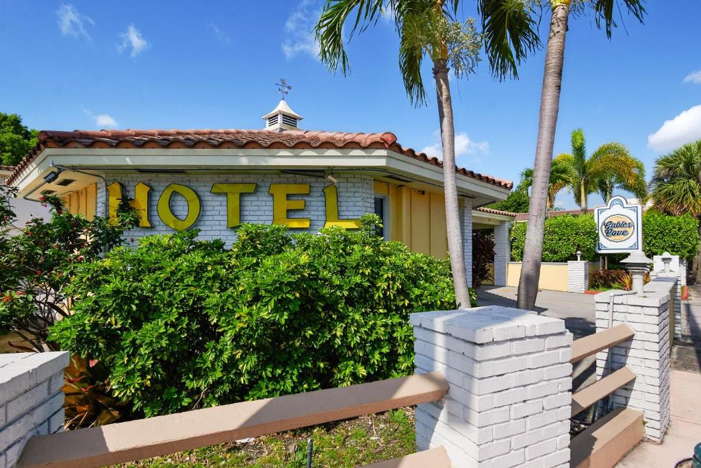 Granada Hotel | OYO Hotel Coral Gables - Miami Airport