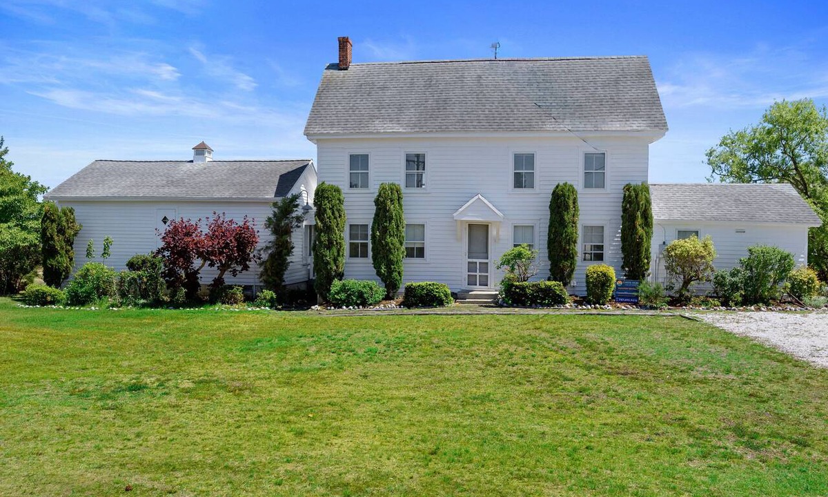 Deep Hole House | Oyster Catcher | Deep Creek Waterfront w/Deep Water Dock, Screened Porch, Guest Cottage & Pets